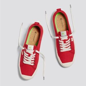 Cariuma Oca Low Top Sneakers